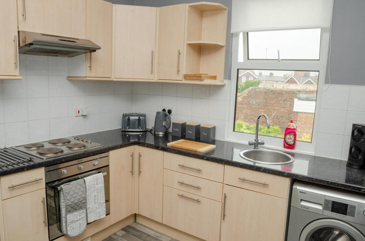 Peaceful & Spacious Family Home In Eastbourne! Kültér fotó